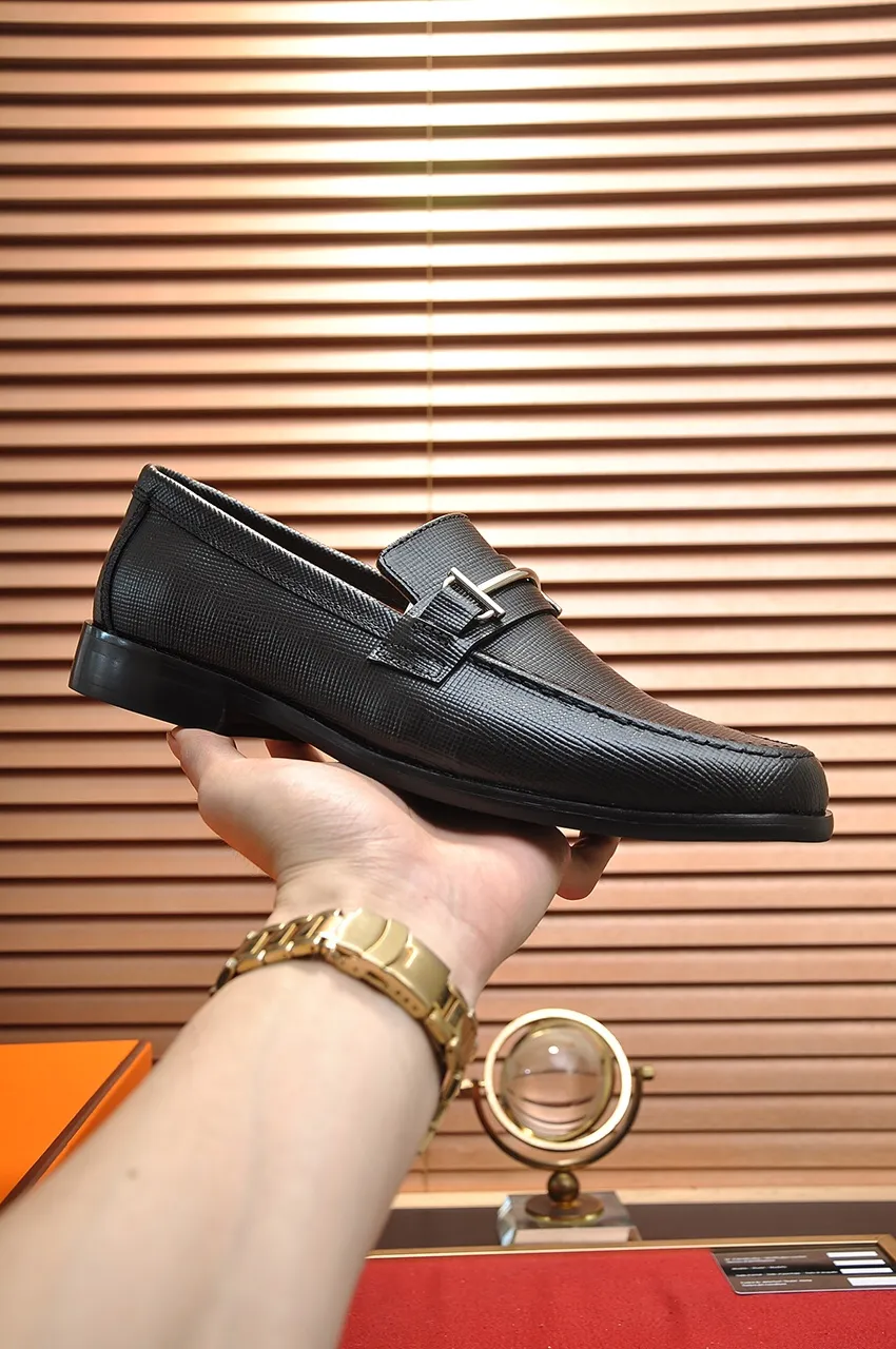 Men's shoes💰460💶[HERMES] (sheepskin lining)🍀Italian top luxury🍀He does not pursue novel styles and gorgeous colors, but attracts the favor of successful men with his flawless, elegant and classic style. Formal leather shoes This very comfortable, simple and stable style allows you to easily match any style! The pattern is absolutely 1:1 refined from the original case, and we strive for excellence in materials, imported cowhide + sheepskin lining💪💪💪extraordinary texture👍! .Black Brown Size: 38-45 (45 customized)